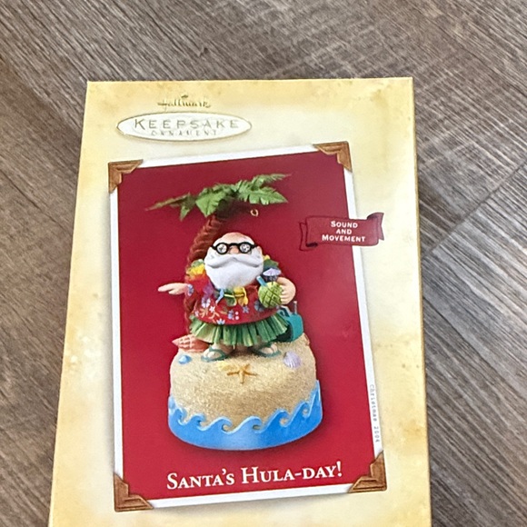 Hallmark Keepsake Santa's Ornament Set - Picture 2 of 5